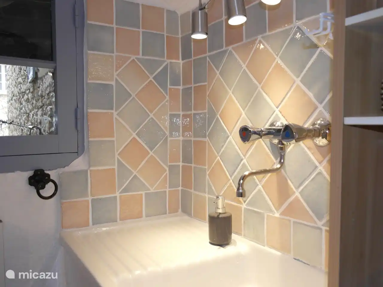 das Waschbecken in der Küche