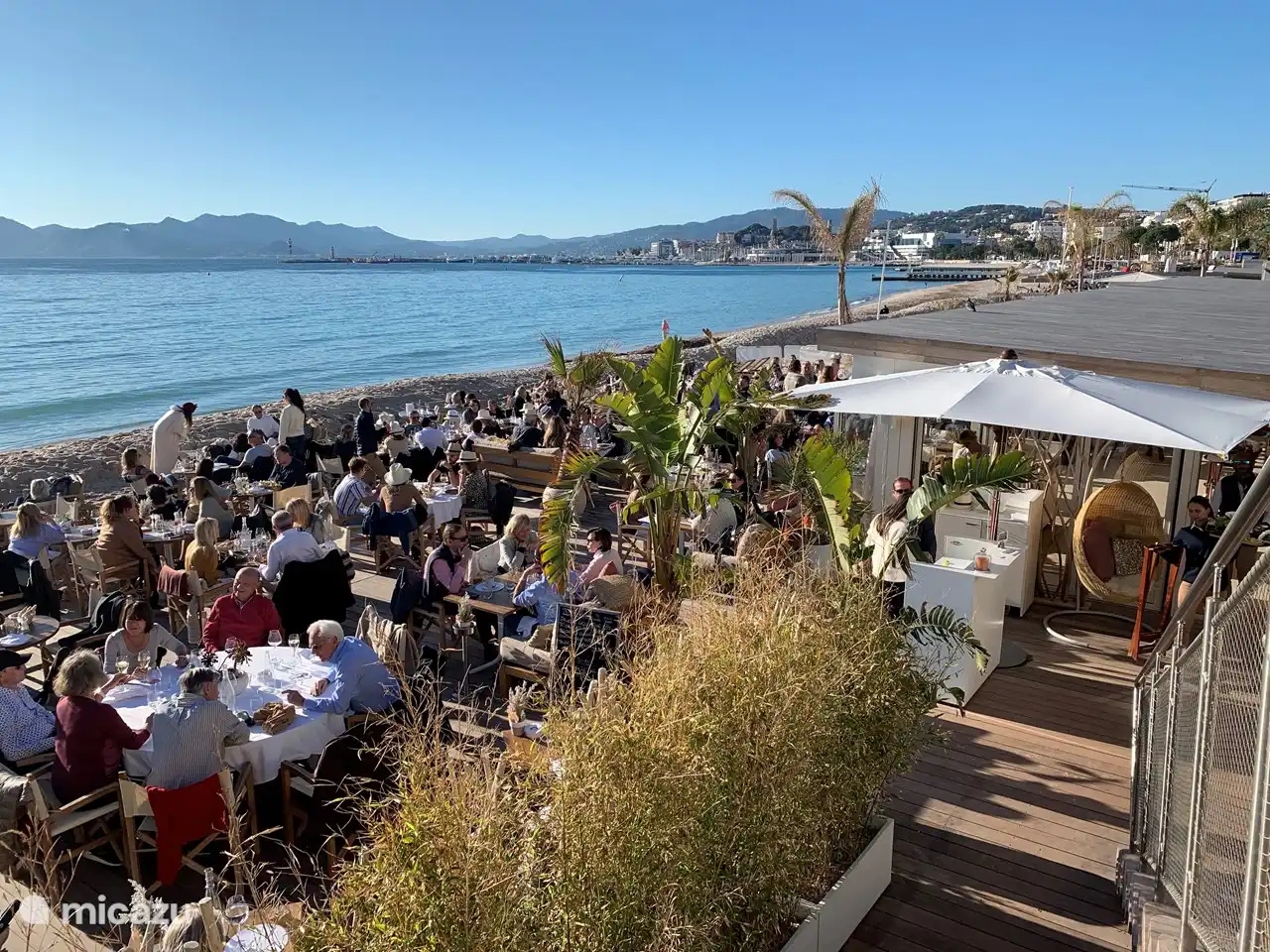 essen am Strand von Cannes