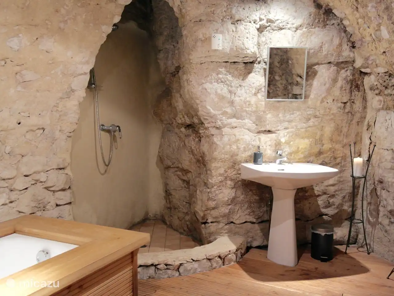 Die Dusche in einer Felsspalte