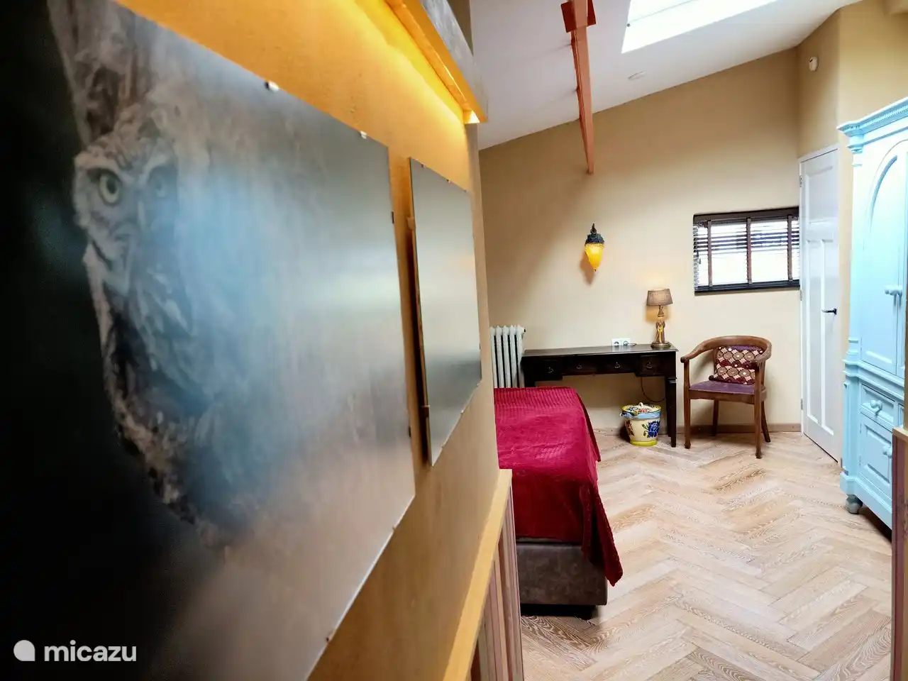 Im Schlafzimmer ein kurzer Eindruck von 3 Fotos mit der kleinen Eule. Diese Fotos wurden von einem professionellen Naturfotografen aufgenommen, der bereits in vielen Magazinen mit verschiedenen Berichten erschienen ist. So schön!