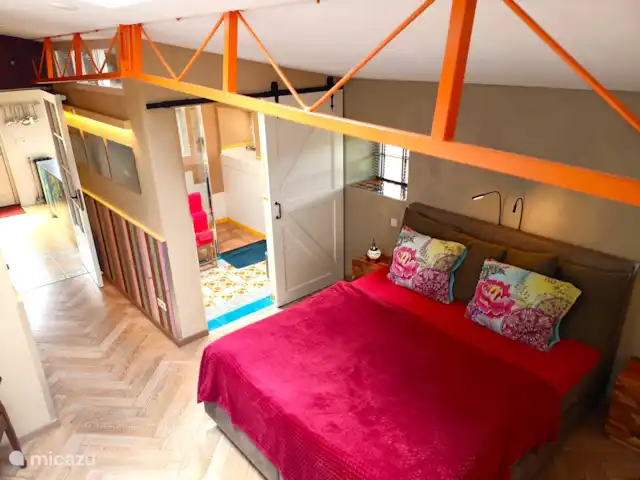casa vacacional en Países Bajos, Barbante Septentrional, Kaatsheuvel – El mochuelo de Ketse En esta imagen se puede ver la viga de soporte ostentosamente pintada que ahora se ha convertido en un adorno.
