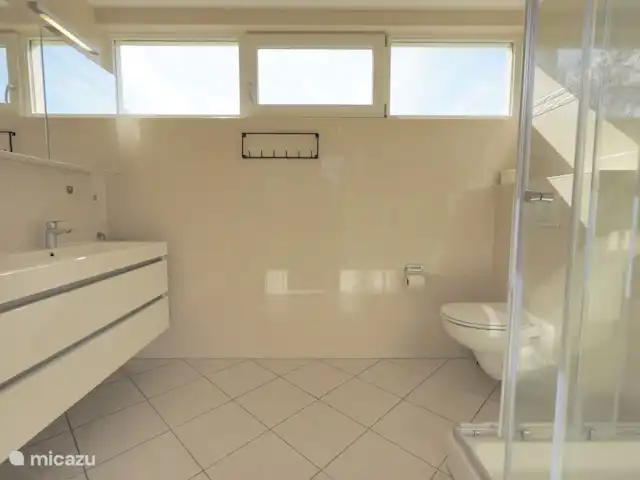 Kruisweg 4 H2 | Pays-Bas, Hollande du Nord, Callantsoog - maison de vacances Salle de bain à l’étage