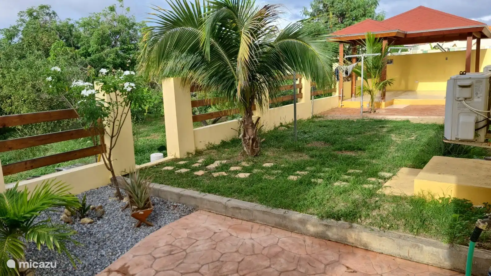 Jardin avec accès au verger.