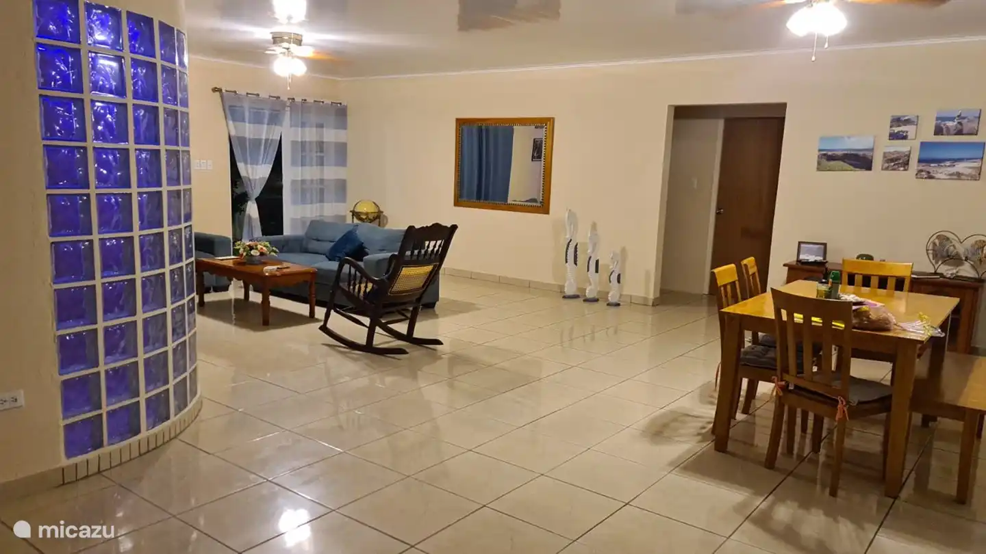 Salle à manger, salon avec TV (netflix), Wifi, Radio