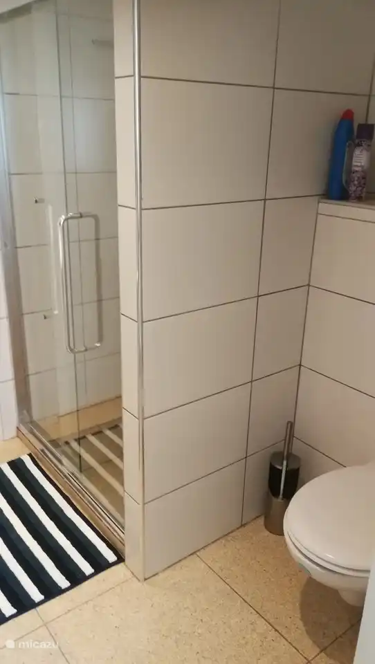 Dusch- und Toilettenbad