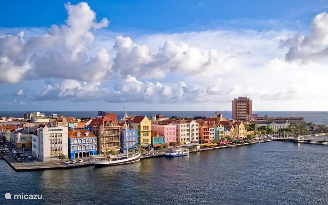 Willemstad von der Pontjesbrücke