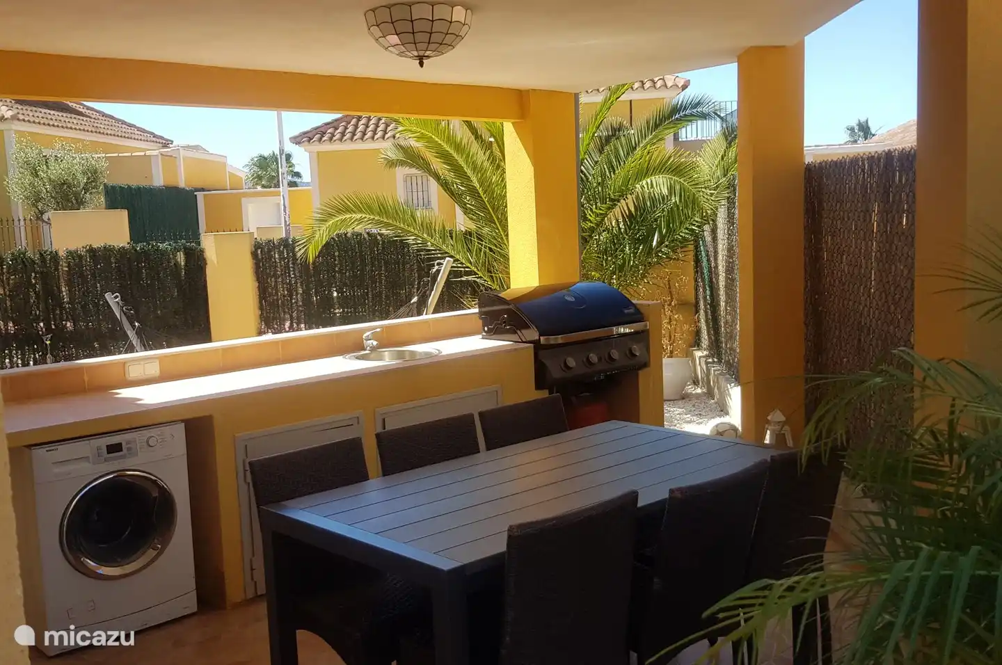 Azotea con cocina exterior