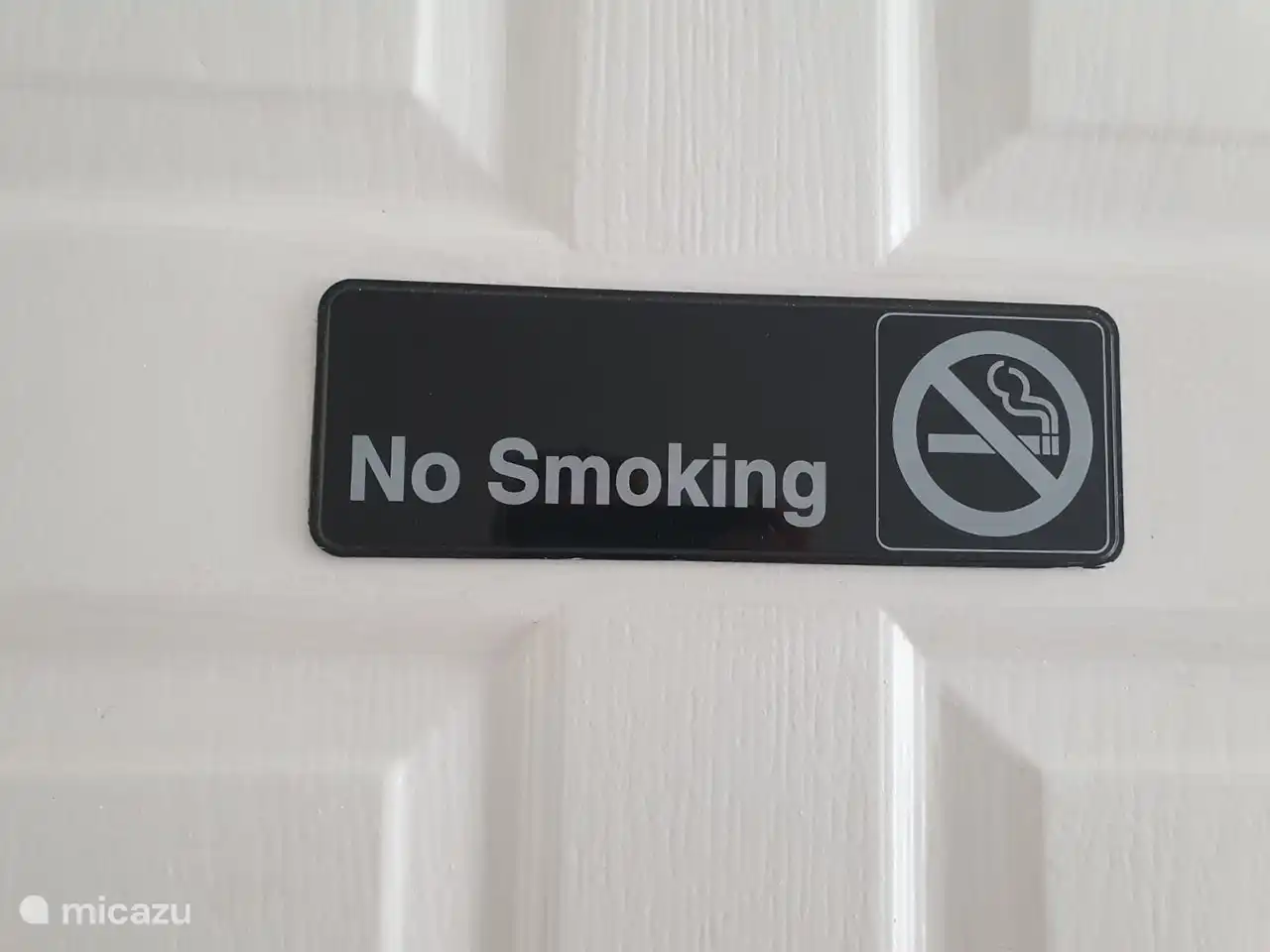 Rauchen in und um die Wohnung verboten, nur im speziellen Raucherbereich in der Nähe des Grills