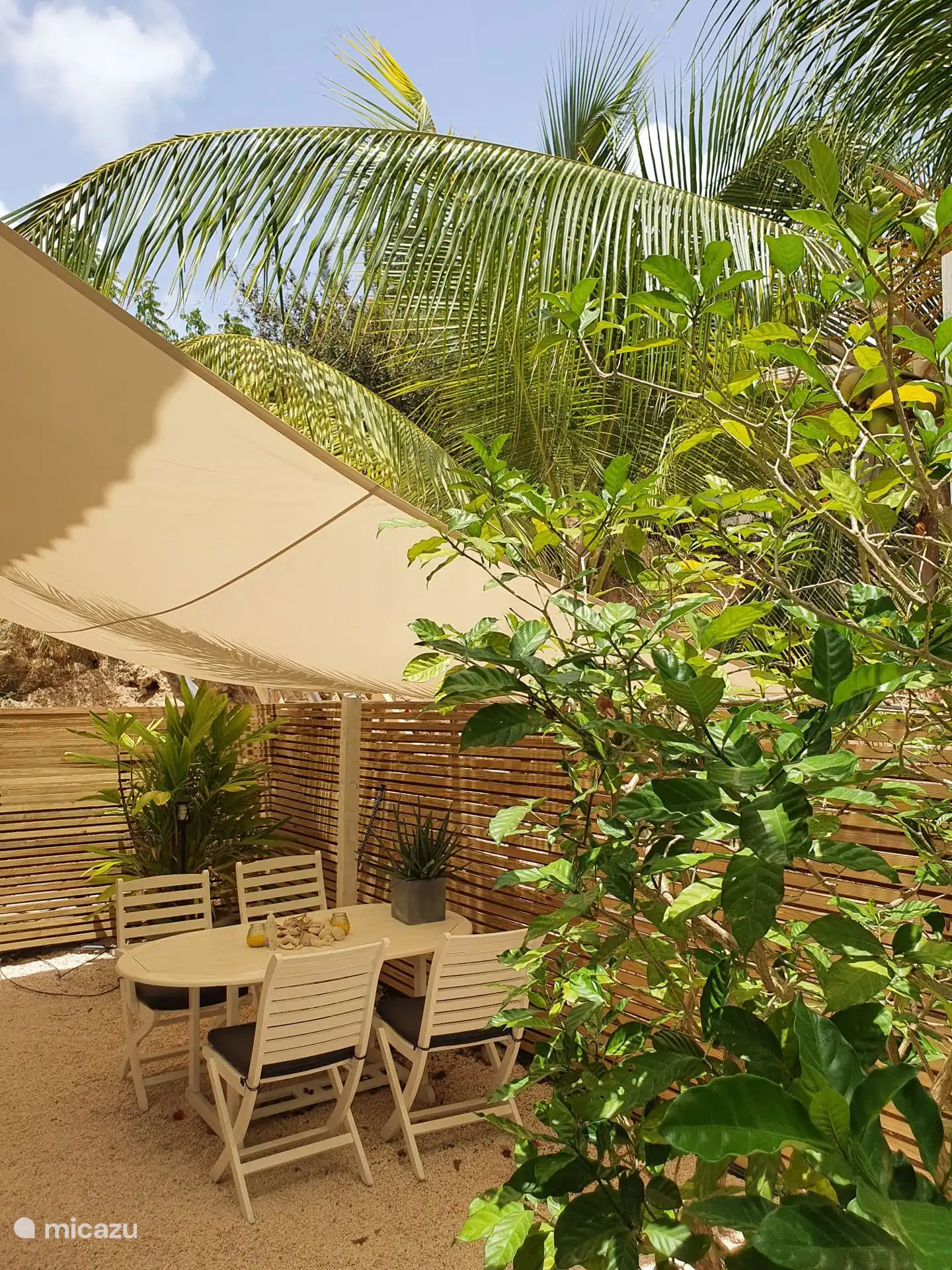 Screen above terrace