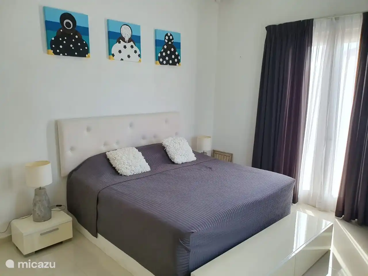 Slaapkamer 2 met toegang tot badkamer.