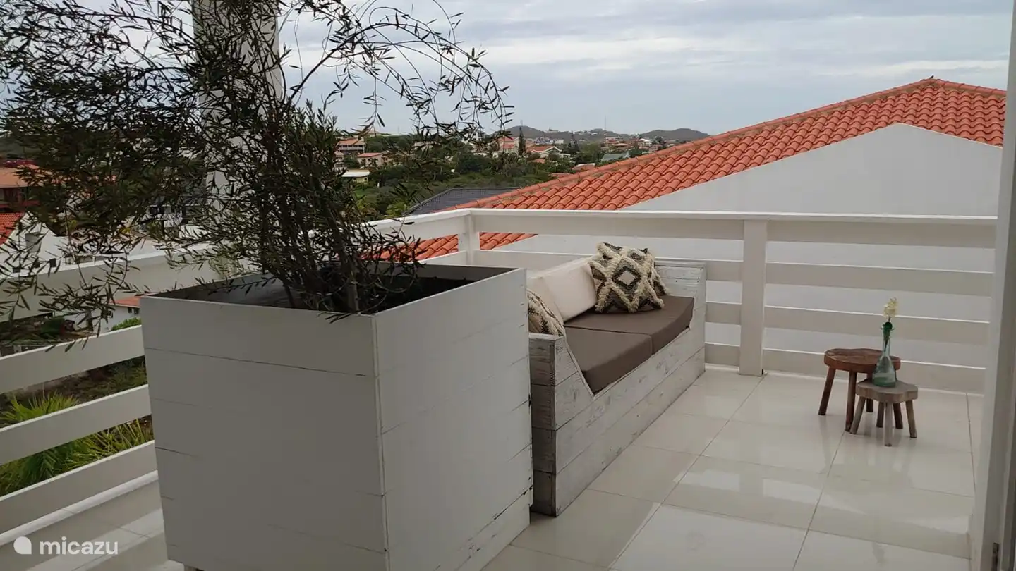 Lekkere bank op de wind echt een heerlijk hoekje om te zitten