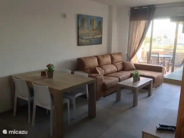 apartamento en España, Costa Blanca, Torrevieja – Casa Leona Salón con balcón.