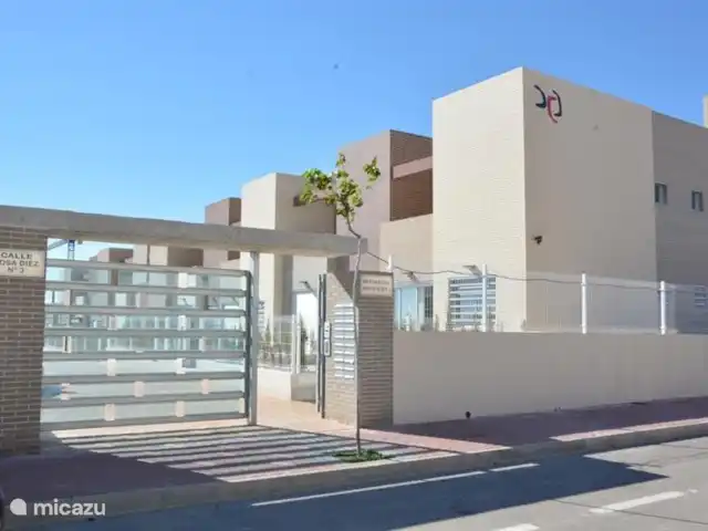 apartamento en España, Costa Blanca, Torrevieja – Casa Leona Una de las tres entradas a la comunidad.