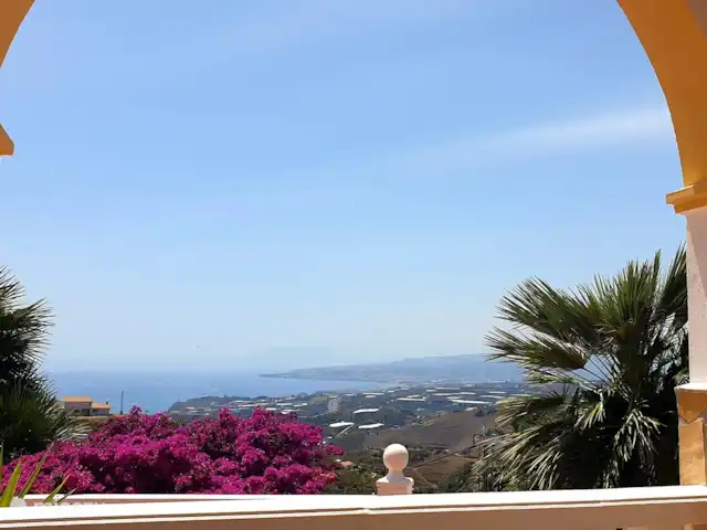 Casa Mirador, vista al mar, privado, lujo en España, Costa del Sol, Torrox - casa vacacional A lo lejos se divisa la costa de Algarrobo Costa, Torre del Mar y Málaga.