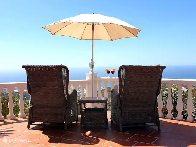 Casa Mirador, vista al mar, privado, lujo en España, Costa del Sol, Torrox - casa vacacional Este es realmente un lugar de primera en la terraza!
