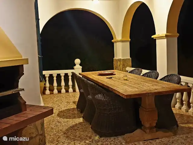 Casa Mirador, vista al mar, privado, lujo en España, Costa del Sol, Torrox - casa vacacional La barbacoa al aire libre se encuentra cerca de la mesa del comedor.