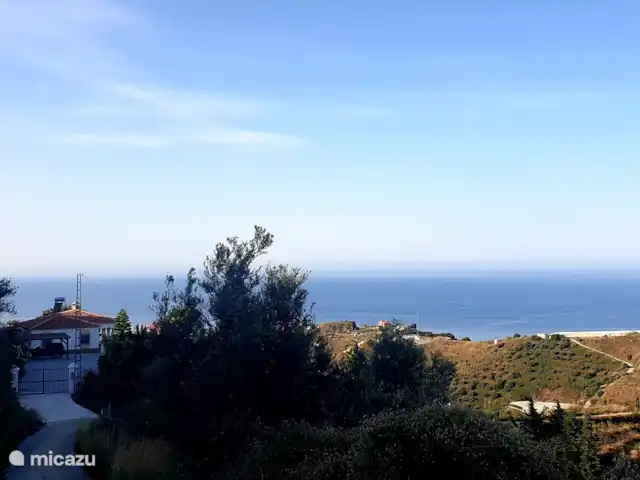 Casa Mirador, vista al mar, privado, lujo en España, Costa del Sol, Torrox - casa vacacional La entrada a la casa, aquí todavía es temprano en la mañana.