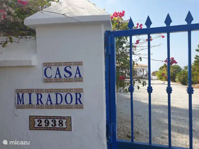 Casa Mirador, vista al mar, privado, lujo en España, Costa del Sol, Torrox - casa vacacional Acceso al sitio con una puerta que también se puede cerrar. Todo el sitio está además protegido por cercas.