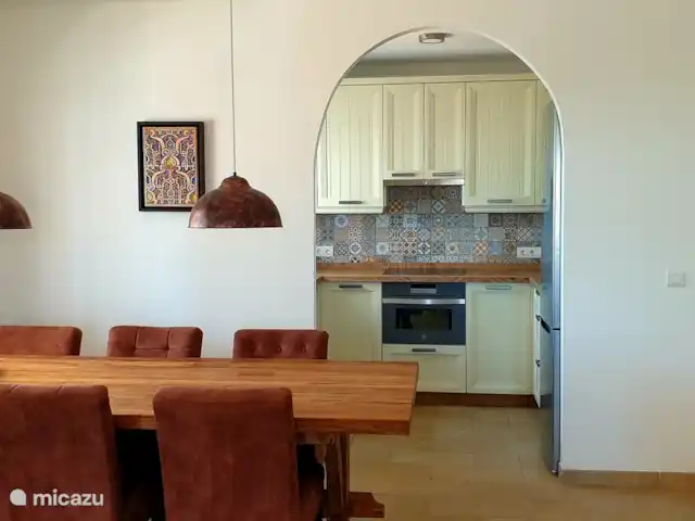 Casa Mirador, vista al mar, privado, lujo en España, Costa del Sol, Torrox - casa vacacional La cocina abierta fue construida en 2019 y está totalmente equipada. Con una combinación de congelador frío, placa de inducción, lavavajillas y mucho espacio en el armario.