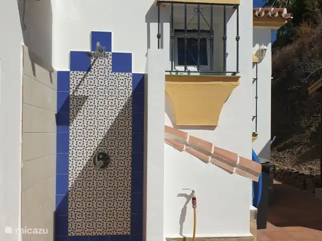 Casa Mirador, vista al mar, privado, lujo en España, Costa del Sol, Torrox - casa vacacional La ducha exterior con agua fría y caliente.
