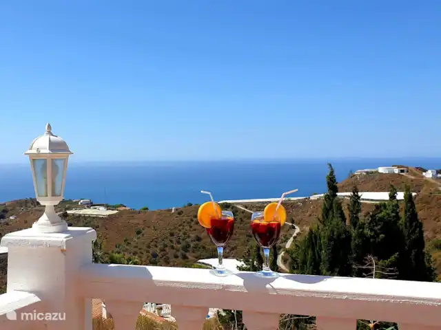 Casa Mirador, vista al mar, privado, lujo en España, Costa del Sol, Torrox - casa vacacional Relájate con sangría española.