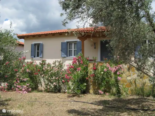 appartement huren in Griekenland, Peloponnesos, Archaia Epidavros – Goddelijk Griekenland - App. Beneden Entree van het bovenappartement