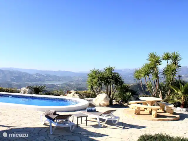 Casa Lucía en España, Andalucía, Canillas de Aceituno - villa Espacio alrededor de la piscina