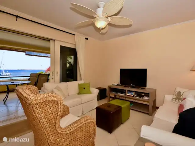 Plage Lechi | Bonaire, Bonaire, Kralendijk - appartement Un agréable salon avec TV avec chaînes néerlandaises !