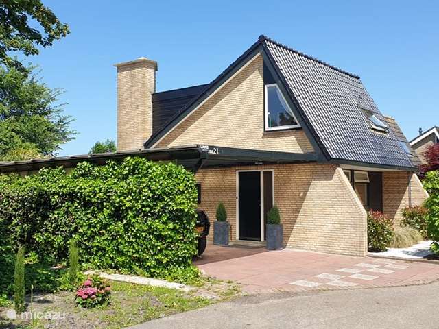 Holiday home in Netherlands, Bulb Region – bungalow Lake house 21 relax accommodation