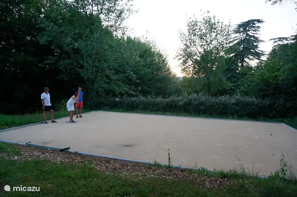 Boule oder Petanque; Es bleibt ein faszinierendes Spiel!