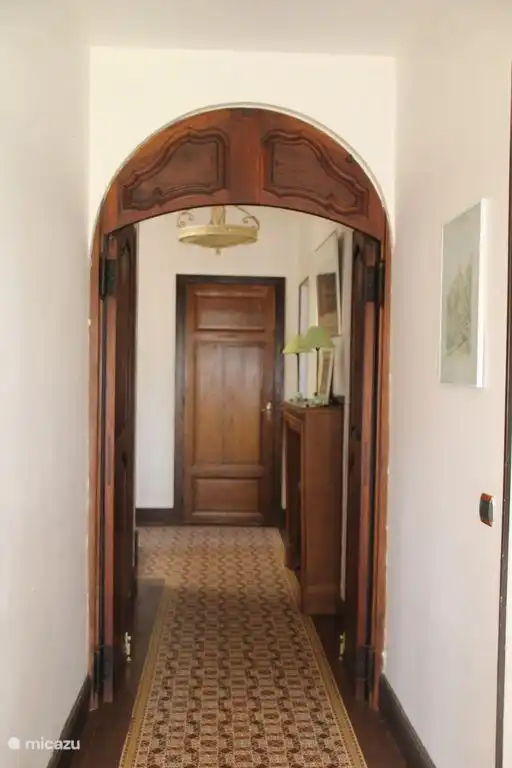 Schöne alte Details, nur die Halle, von der Sie glauben, dass Sie in der Zeit zurück sind!