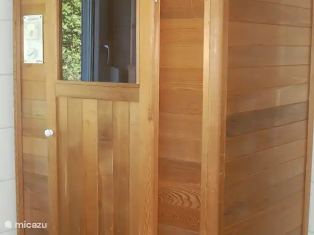 Maison STEKO | Allemagne, Eifel, Jucken - ferme Sauna infrarouge dans la salle de bain du rez-de-chaussée.
