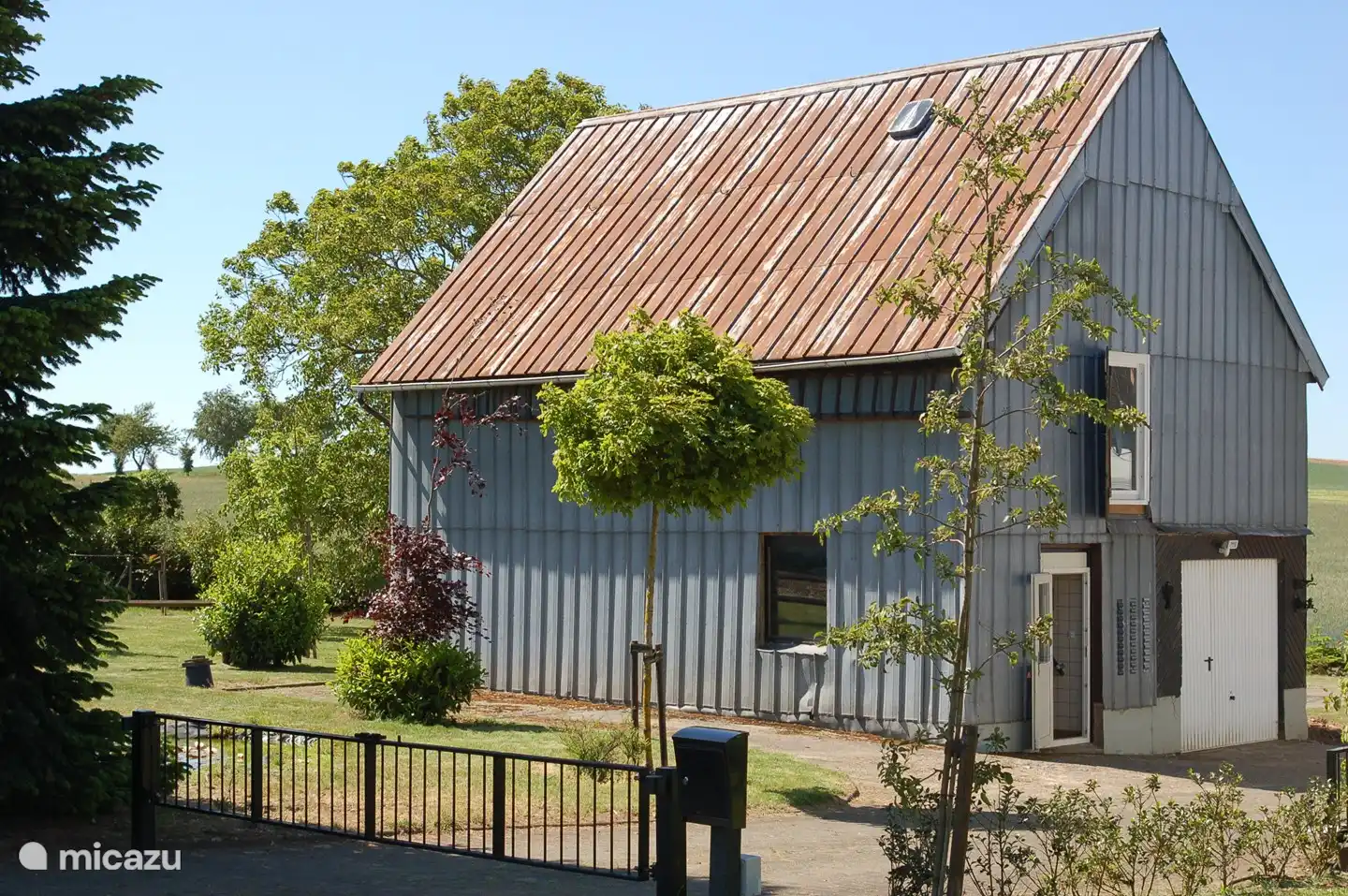 Granero con sala de recreo.