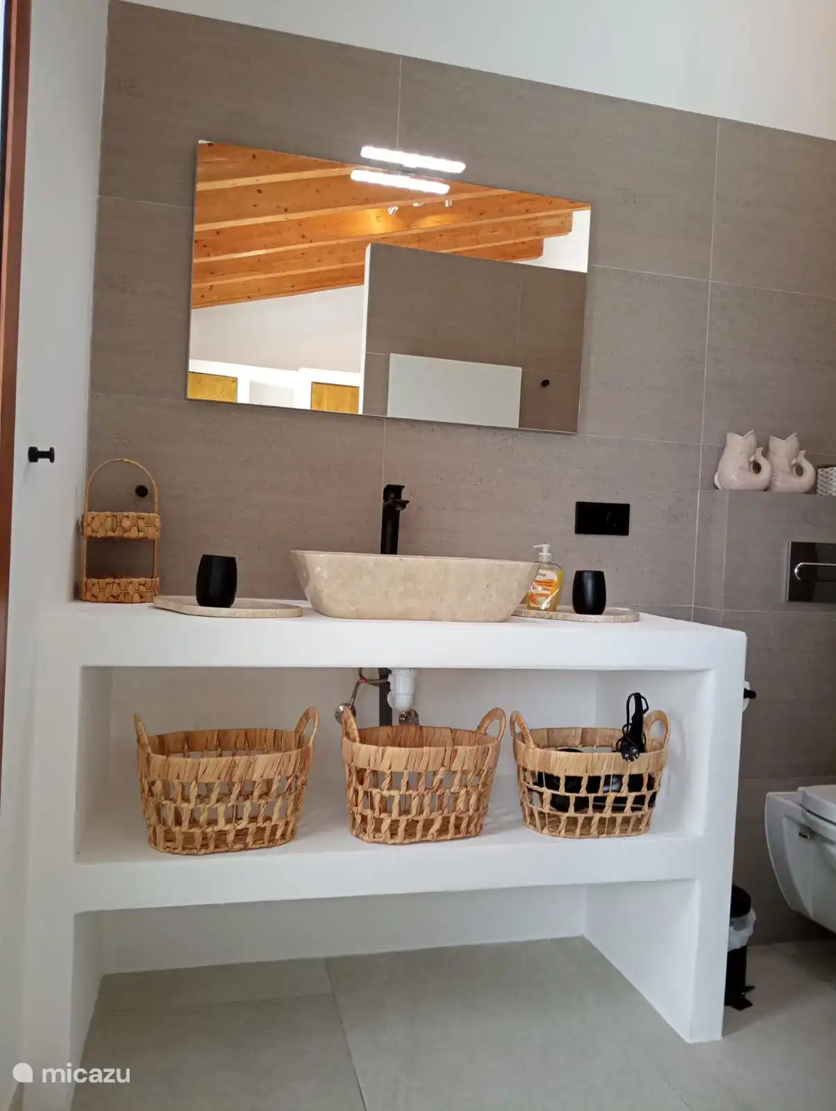 Baño parcialmente renovado