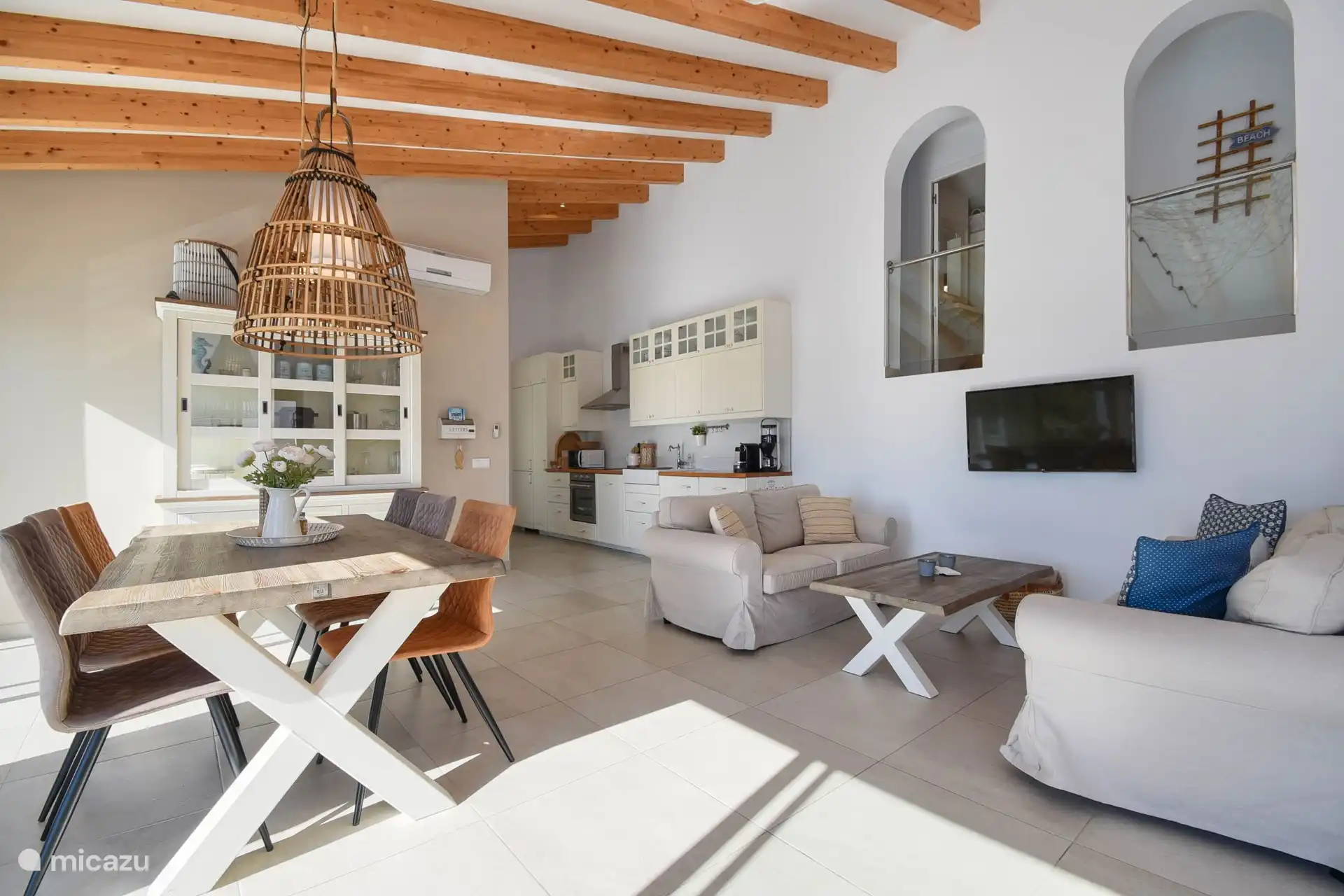 Offener Wohnbereich mit Küche