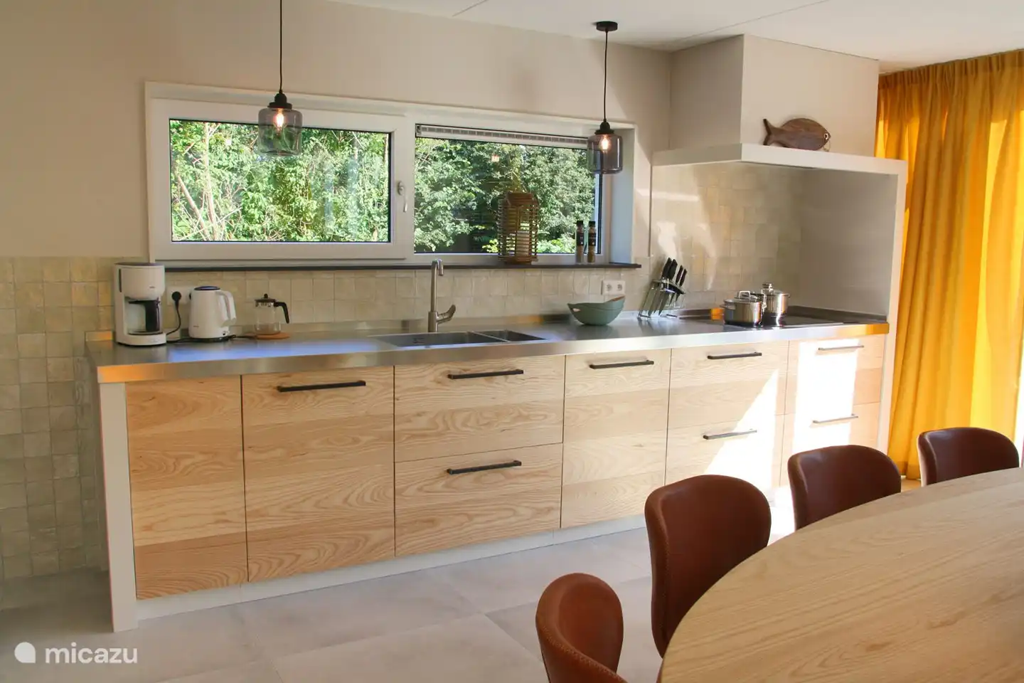 Küche komplett ausgestattet