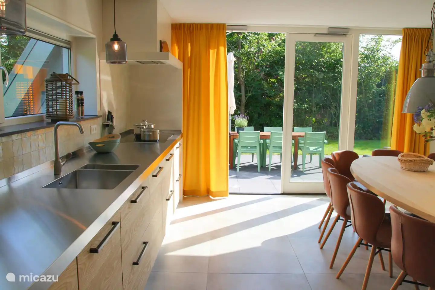 Küche komplett ausgestattet