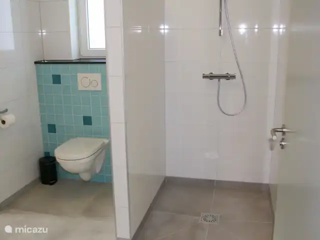 Sandy 36 en Países Bajos, Holanda del Norte, Callantsoog - villa baño de abajo con puerta al dormitorio