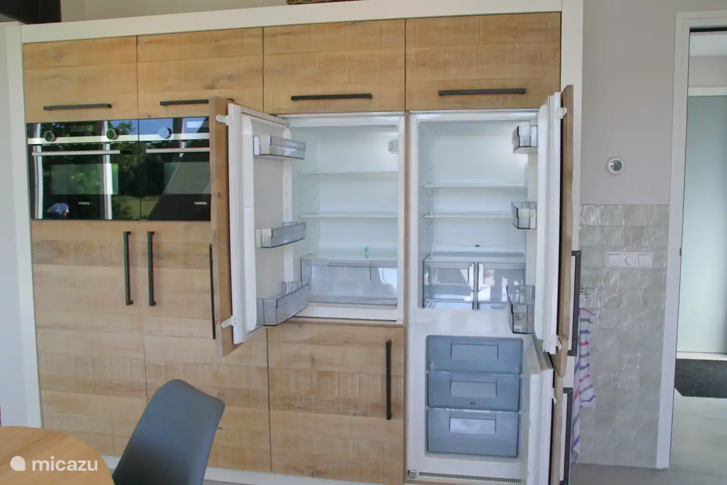 geräumiger Kühl- und Gefrierschrank