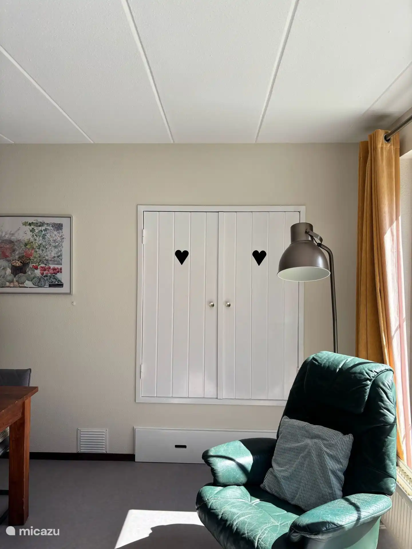 Behind this is the bedstead.