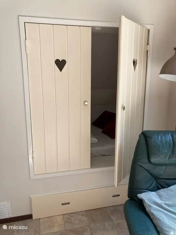 Bedstead with the original doors.