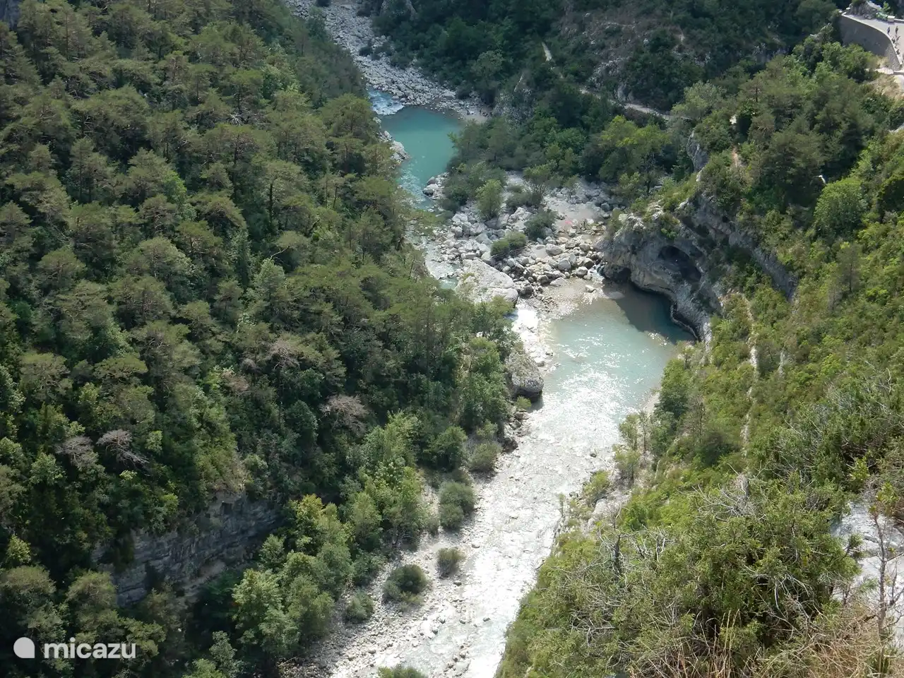 Les magnifiques Gorges du Verdon, à une heure de route du camping.