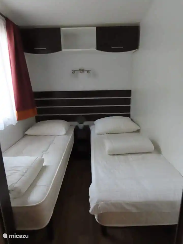 Nette 2-persoons slaapkamer met 2 losse bedden (slaapkamer 3)