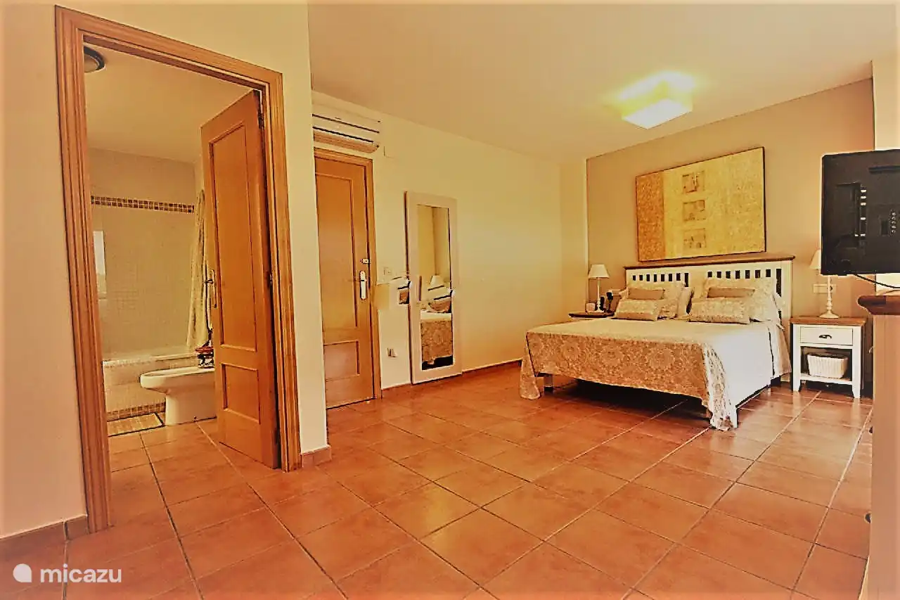 Hauptschlafzimmer mit Bad en-suite