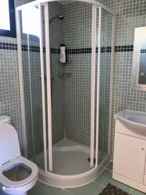 Bad en-suite zum Schlafzimmer 4