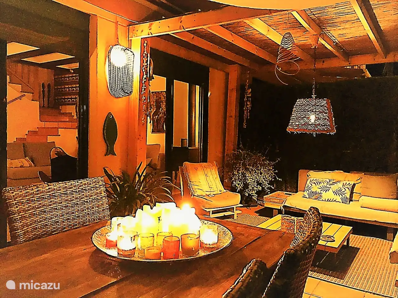 attraktive überdachte Lounge-Terrasse