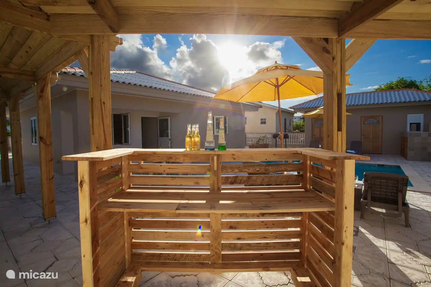 Es gibt eine Bar im Hinterhof für Ihre eigene Cocktailparty