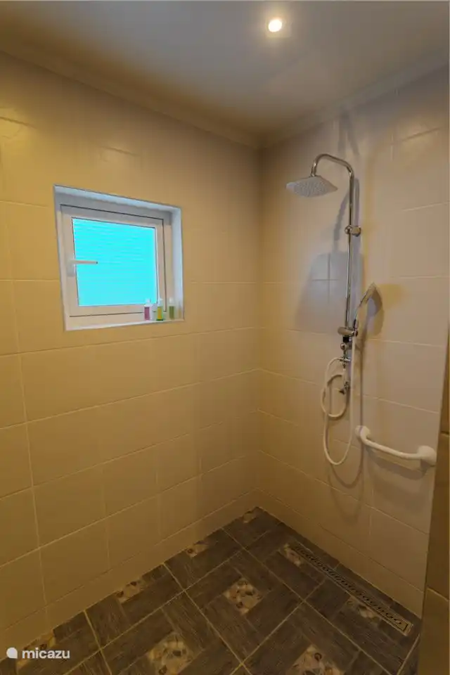 Duschbereich im Badezimmer innen