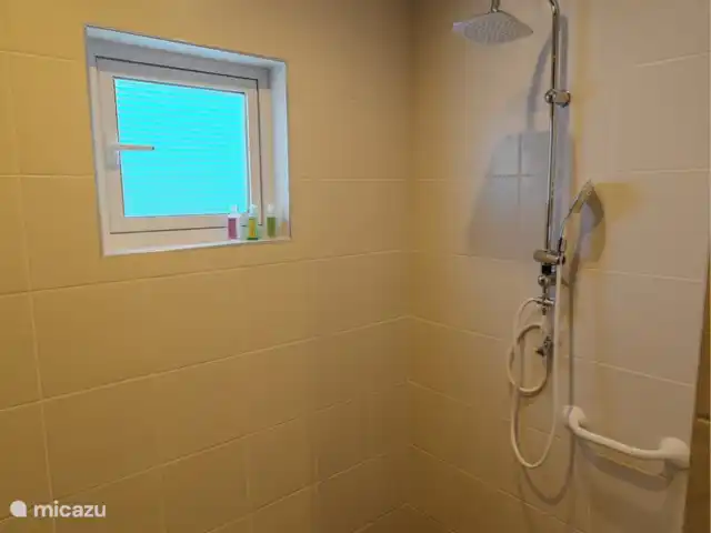 Villa NorMir huren in Curaçao, Curacao-Midden, Willemstad - villa Doucheruimte in de badkamer binnen