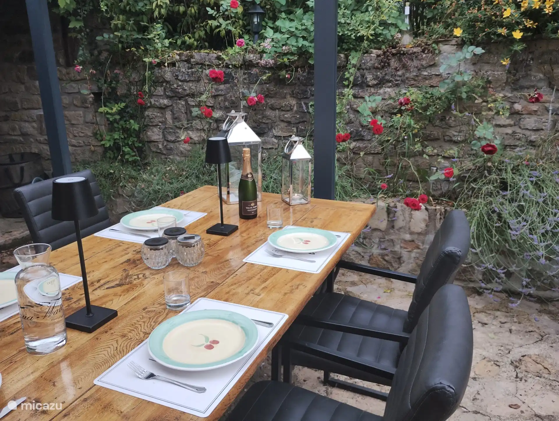 Esstisch für den Außenbereich 